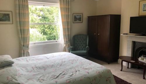 Twin Room with Private Bathroom