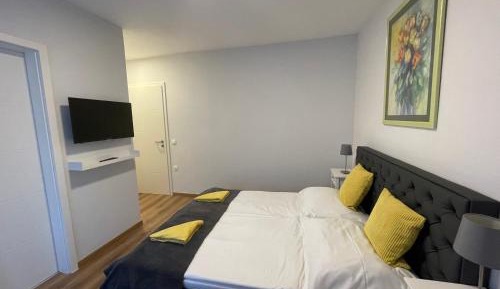Deluxe Double Room with Side Sea View