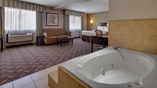 King Suite with Spa Bath