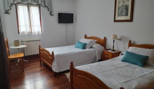 Twin Room with Shared Bathroom