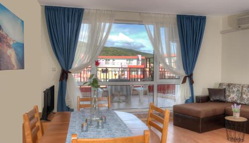 Luxury Two-Bedroom Apartment for 6 People