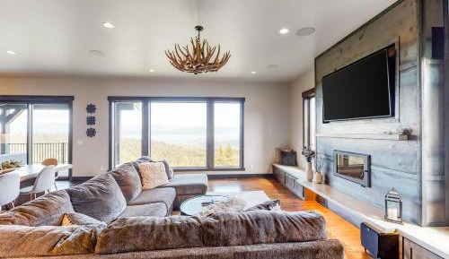Five Bedroom Holiday Home