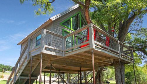 One-Bedroom Holiday Home