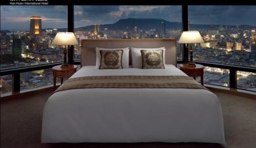 Corner Suite