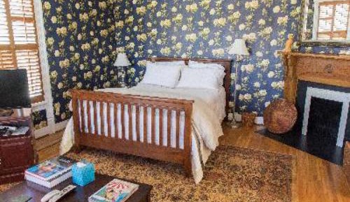 Double Room with Shared Bathroom