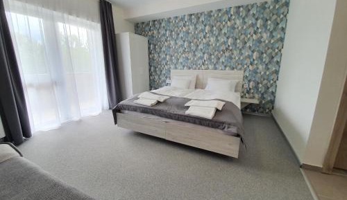 Deluxe Room (2 Adults + 1 Child)
