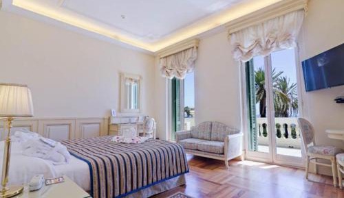Suite with Terrace and Sea View
