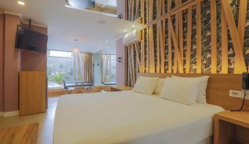 Deluxe Suite with Spa Bath