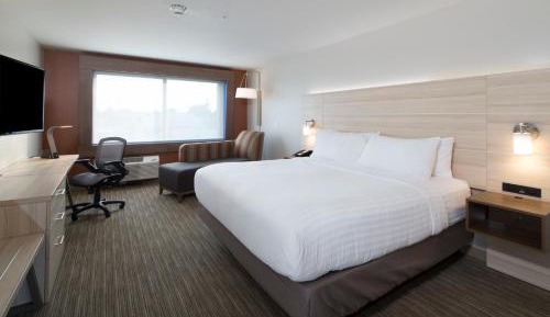 Standard King Room with Sofa Bed - Non-Smoking