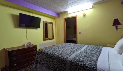 Standard Queen Room