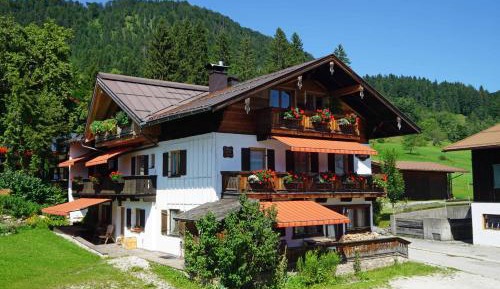 One-Bedroom Apartment with Balcony