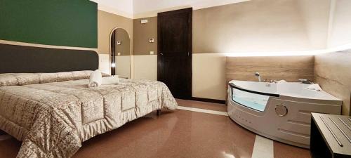 Suite with Hot Tub