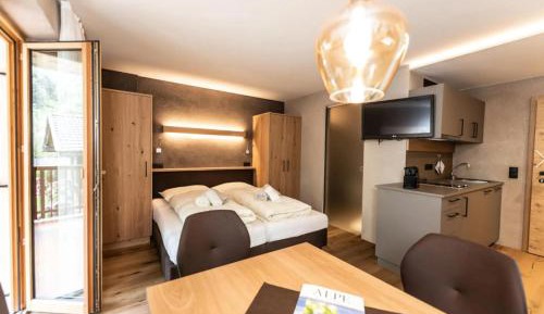 Superior One-Bedroom Apartment with Balcony