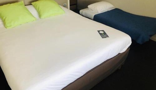 One Double Bed One Junior Bed (Up To One0 Years)