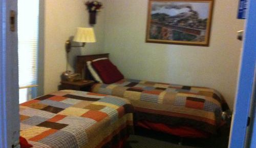 Twin Room with Two Twin Beds and Private Bathroom