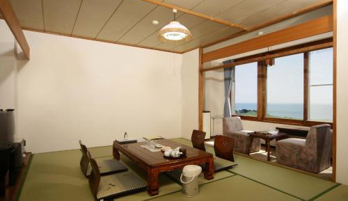 Japanese-Style Room with Shared Bathroom and Partial Ocean View(2-5Person) - Non-Smoking - Breakfast and Seafood Dinner Included