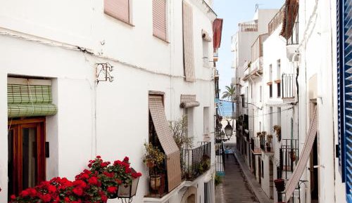 Three-Bedroom Apartment with Balcony