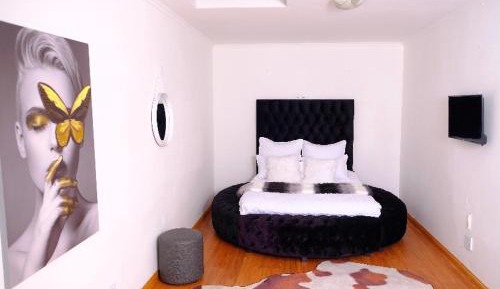 Deluxe Queen Suite