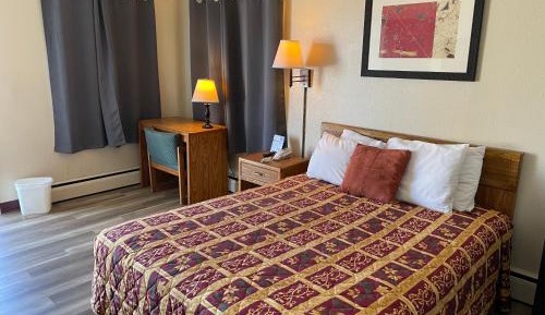 Standard Queen Room