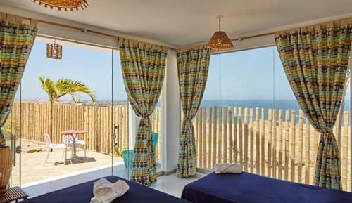Deluxe Room (2 Adults + 1 Child)