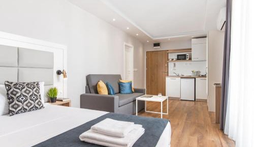 Superior Studio - Ground Floor with Side Sea View