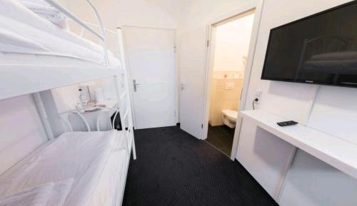 Quadruple Room with Private Bathroom