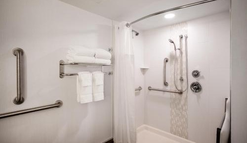 Queen Room - Disability Access
