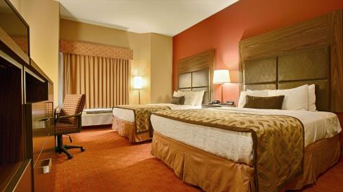 Queen Suite with Sofa Bed