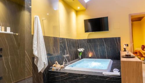King Room with Spa Bath