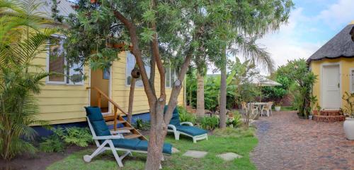 Bungalow with Garden View