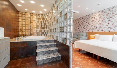Deluxe Suite with Spa Bath