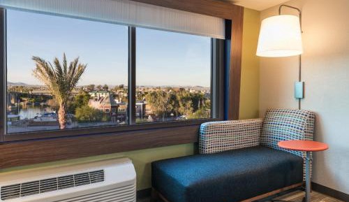 King Room with London Bridge View - Non-Smoking