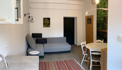 Deluxe Studio