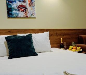 Deluxe Room (2 Adults + 1 Child)