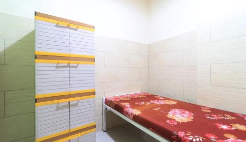 Single Room with Shared Bathroom