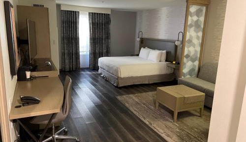 King Room with Accessible Tub