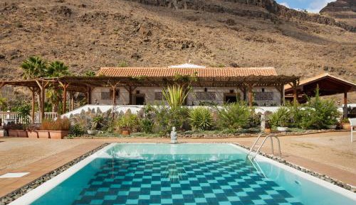 Villa with Garden View