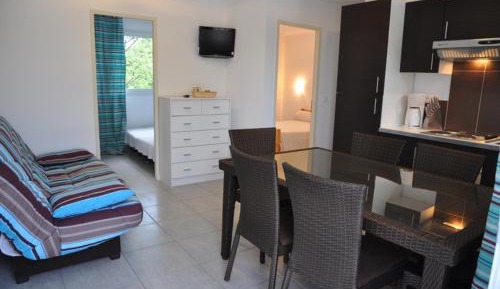 Two-Bedroom Apartment (5 Adults)