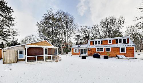 Five Bedroom Holiday Home