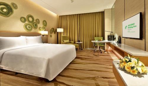 Standard King Room with Lounge Access