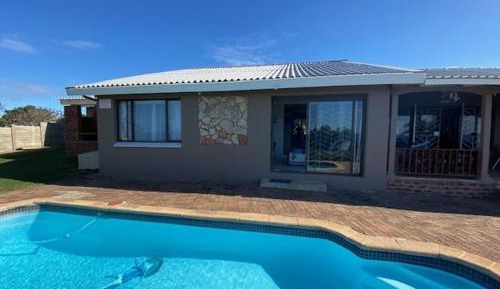 Apartment with Pool View 