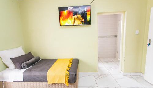 Deluxe Double Room (2 Adults + 1 Child)