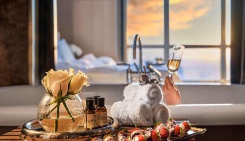 Fairmont Gold Signature Room- Lounge access