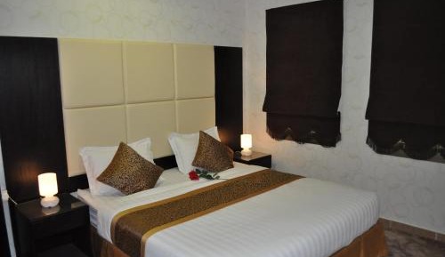 Deluxe One-Bedroom Apartment