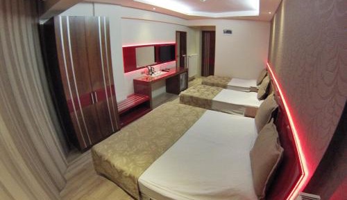 Deluxe Family Room