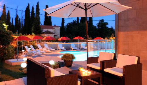 One-Bedroom Apartment with Balcony