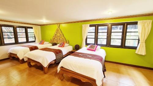Triple Room with Private Bathroom