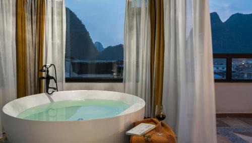 Deluxe King Room