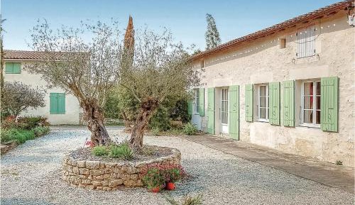 Three-Bedroom Holiday Home 