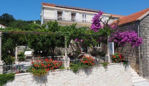 Two-Bedroom Apartment with Terrace and Sea View